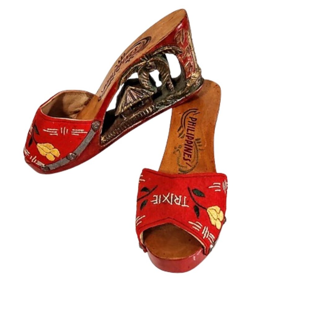 1950s Vintage Red Tropical Carved Wooden Wedge Shoes Sandals Philippines Small
